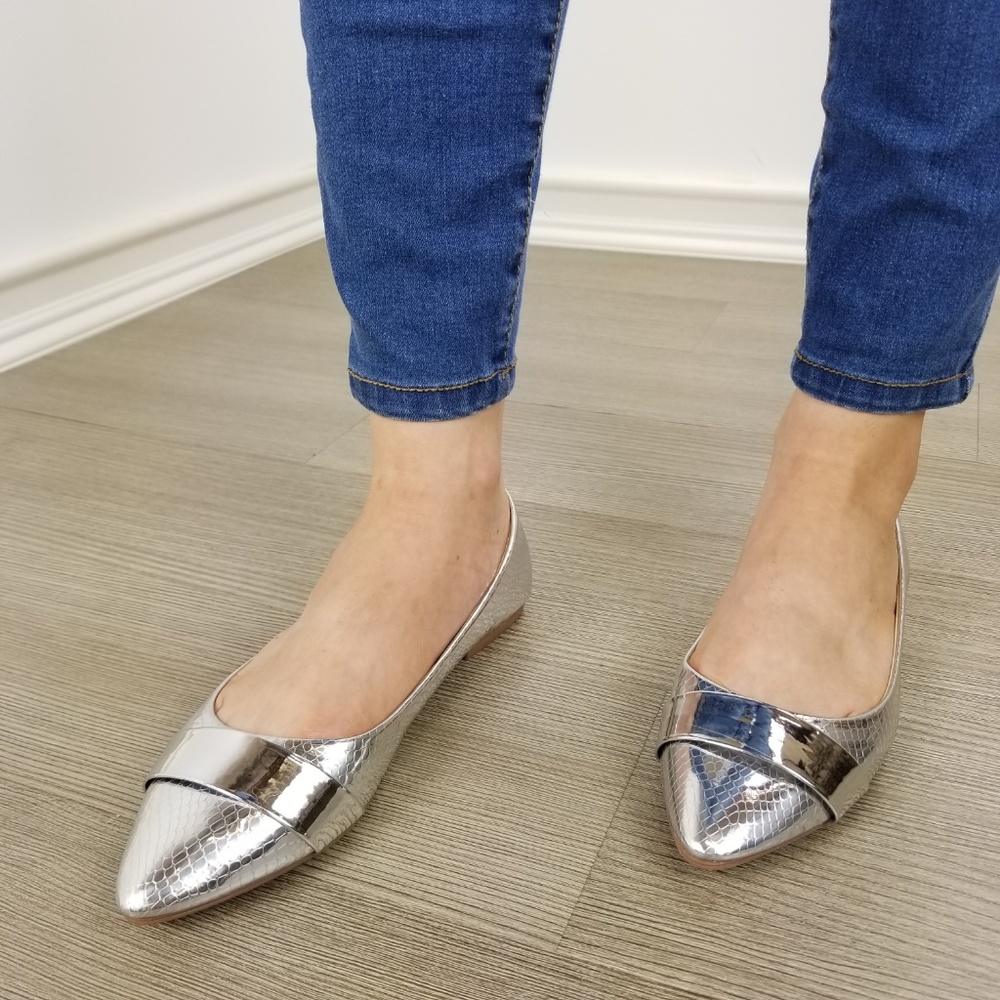 Silver Metallic Pointy Toe Slip On Flats -U - Picture 8 of 8